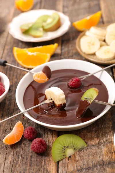 Fondue czekoladowe z owocami — Zdjęcie stockowe