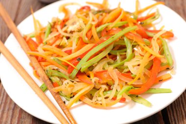 Kızarmış sebze mutfak at