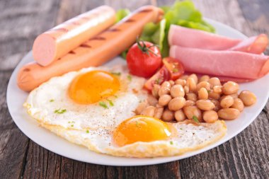 Lezzetli İngiliz kahvaltısı 