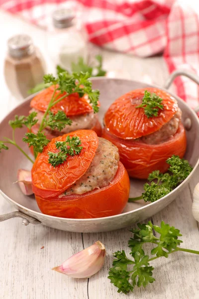 Baked tomatoes filled with meat — Stock Photo, Image