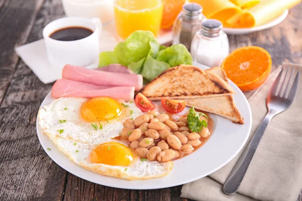 Savoureux petit déjeuner anglais — Photo