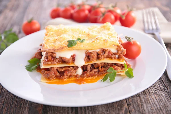 Heerlijke lasagne met tomaten — Stockfoto