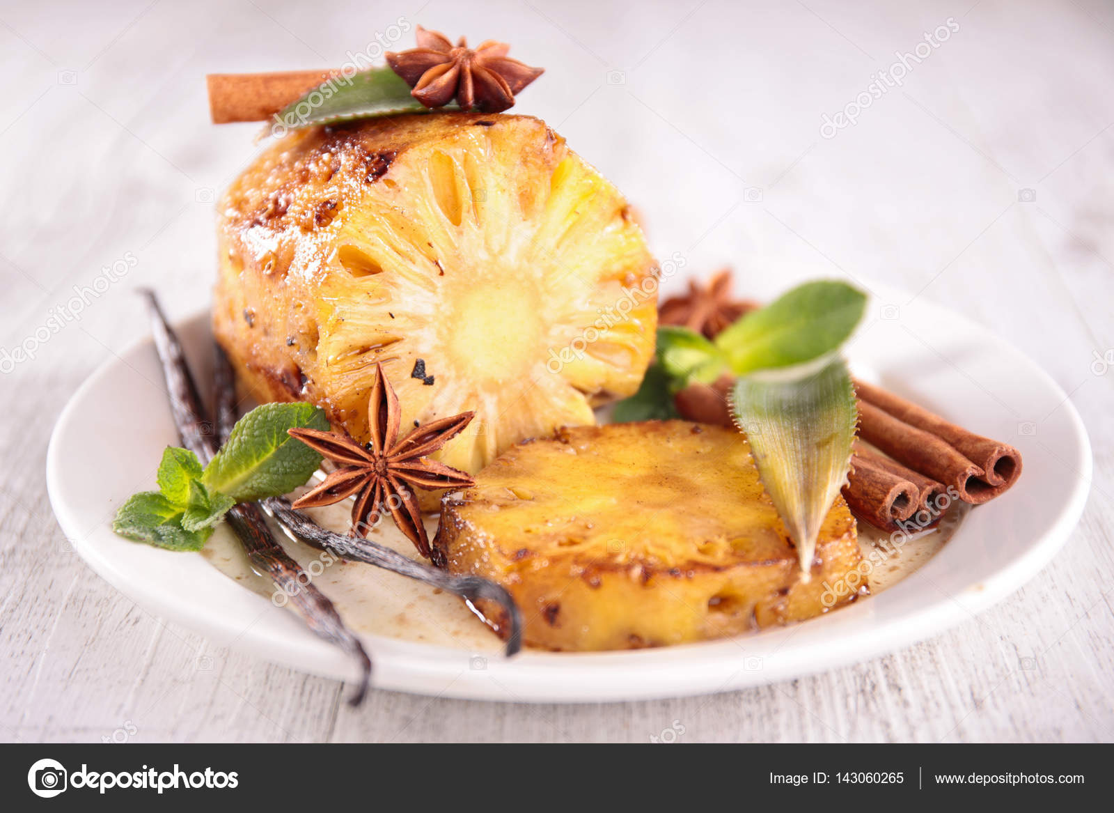 Ananas ve tavuk göğsü ile salata: orijinal ve lezzetli Ananas ve tavuk göğsü ile salata: orijinal ve lezzetli