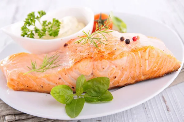 Salmon fillet and sauce — Stock Photo, Image