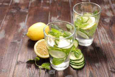 limon ve salatalık suyu Detoks 