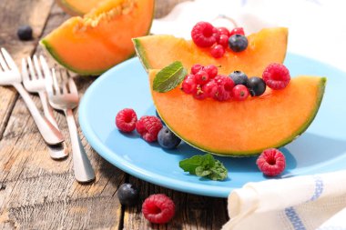 kavun taze çilek ile