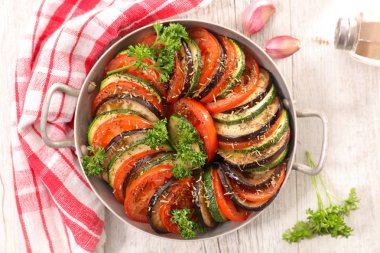 Ratatouille, pişmiş sebze, tian 