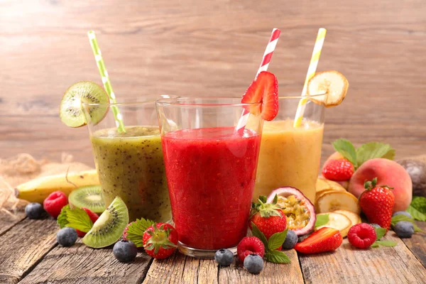 Fresh fruit  smoothies — Stock Photo, Image