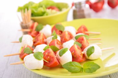 Taze domates ve Mozzarella.