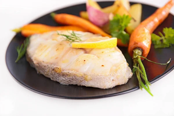 Grilled fish steak and vegetables — Stock Photo, Image