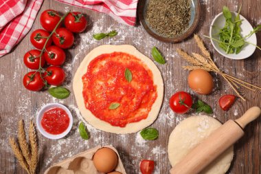 Pizza Hazırlık malzemelerle 