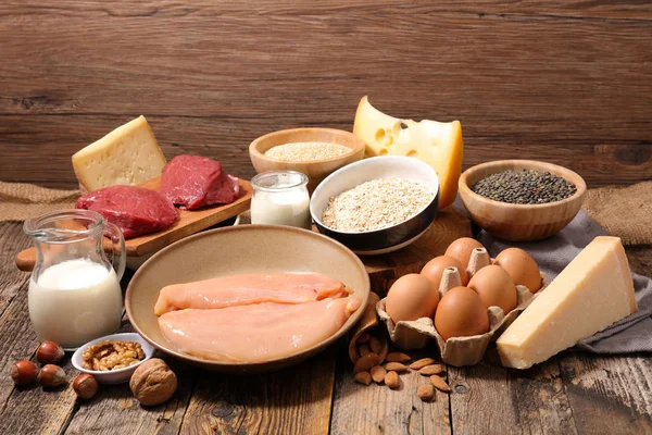 Разнообразная пища с высоким содержанием белка — стоковое фото