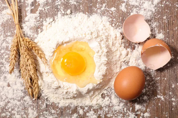 Ingredients with flour and eggs — Stock Photo, Image