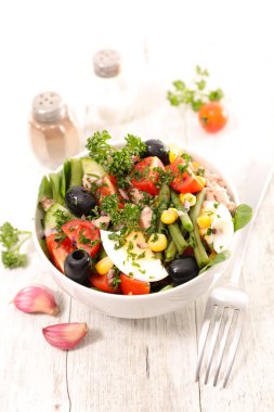 Taze sebze salatası.