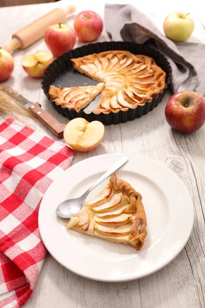 Bucată de plăcintă de mere proaspete — Fotografie, imagine de stoc