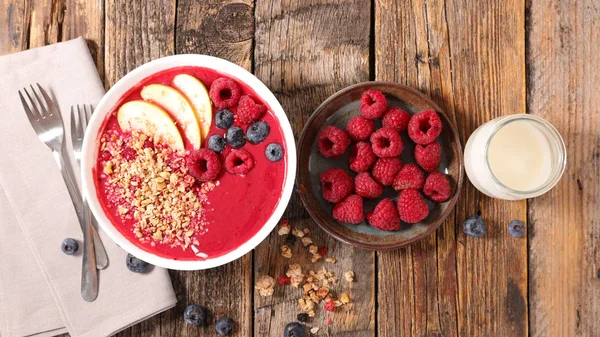 Desayuno saludable con bayas —  Fotos de Stock