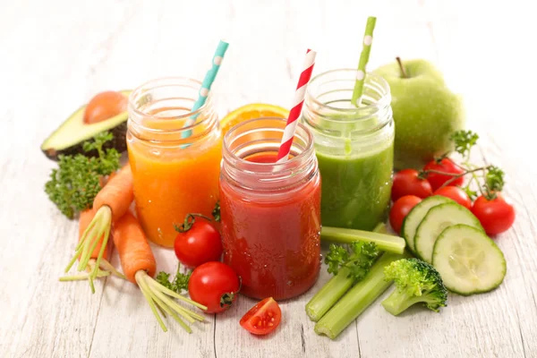 Fresh juices and smoothies — Stock Photo, Image