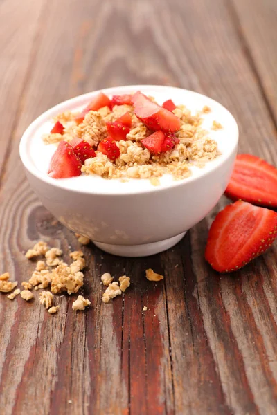 Frukost med yoghurt, müsli — Stockfoto