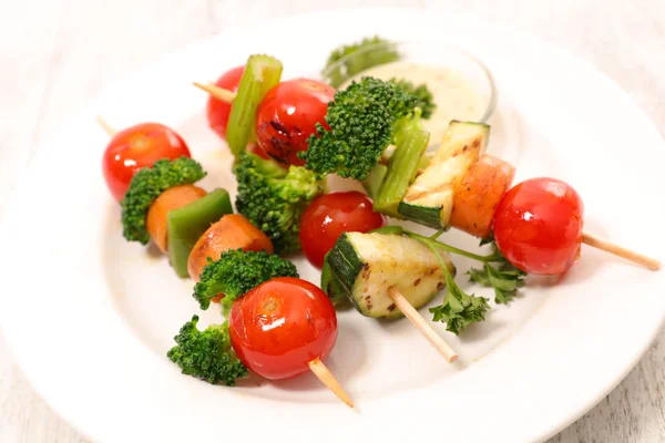 Grilled vegetable skewers — Stock Photo, Image