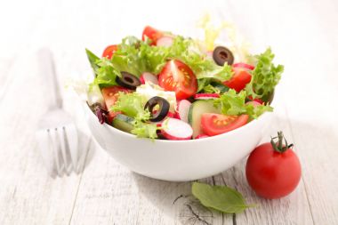 Taze sebze salatası.