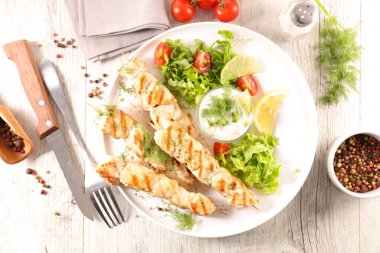 ızgara tavuk ve salata