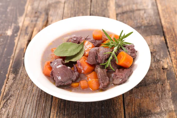 Beef meat and carrot broth — Stock Photo, Image