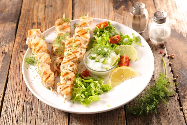 Grilled chicken skewers — Stock Photo, Image