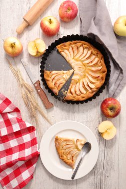 Lezzetli tatlı elma tart 