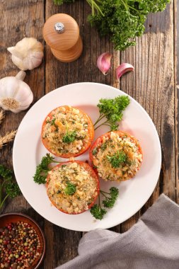 Lezzetli dolma pişmiş domates 