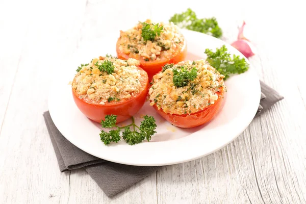 Deliciosos tomates rellenos al horno —  Fotos de Stock