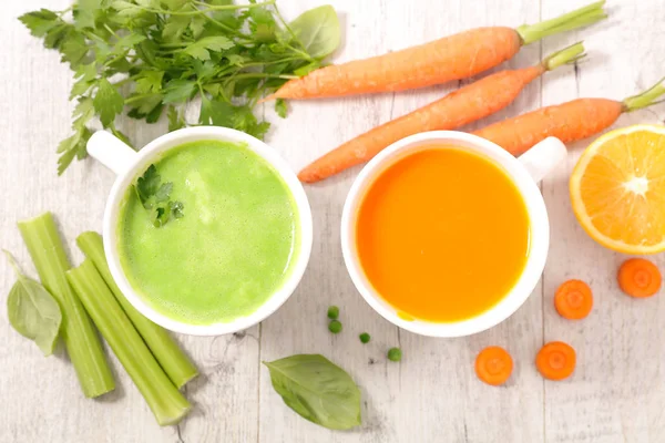 Kaltgekochte Gemüsesuppe — Stockfoto