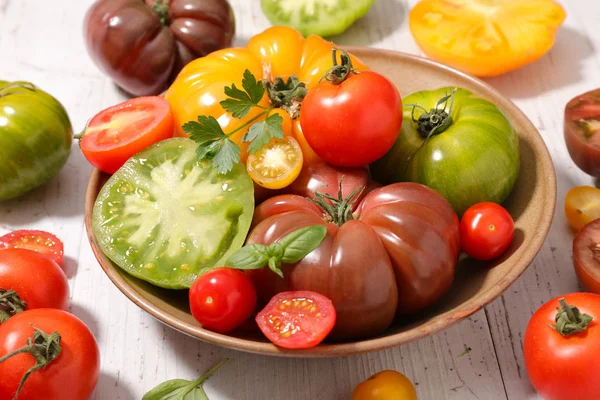 Olgun renkli domates