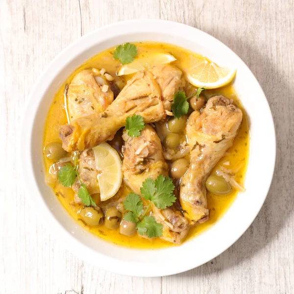 Pollo piccante con oliva — Foto Stock