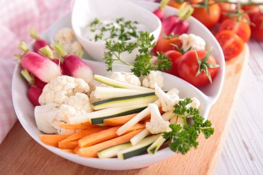 çiğ sebze ve dip sos