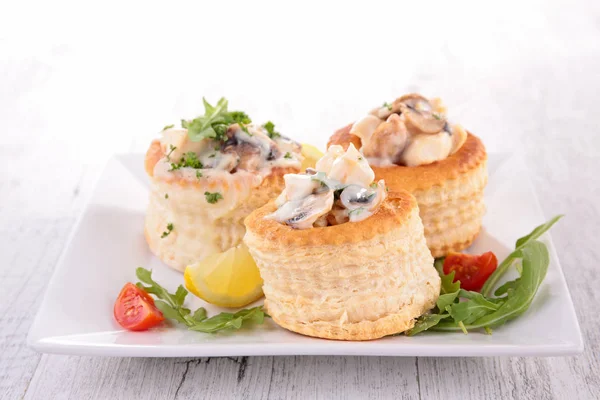Delicious puff pastry with chicken — Stock Photo, Image