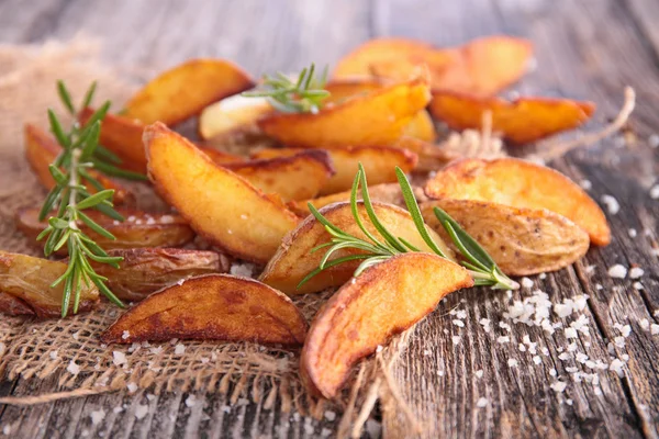 Rustikální grilovaných brambor — Stock fotografie