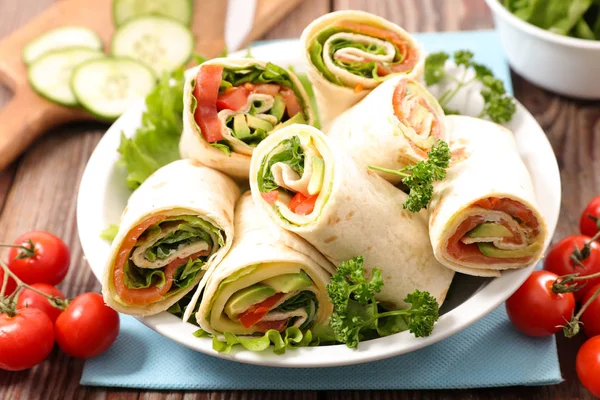 Sandwich wraps with vegetables — Stock Photo, Image