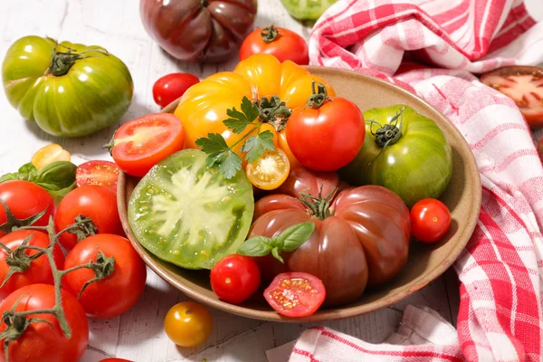 Geassorteerde verscheidenheid tomaten — Stockfoto