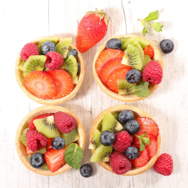 Fruit tarts in vaffle bowls — Stock Photo, Image