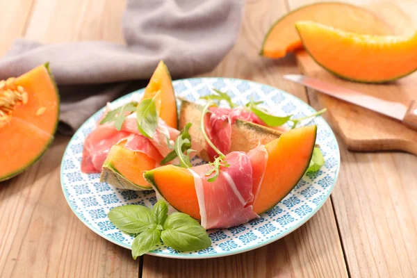 Melon with prosciutto and basil — Stock Photo, Image