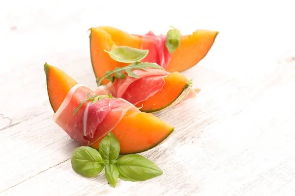 Melon slices and prosciutto — Stock Photo, Image