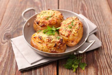 fırında patates maydanoz ile