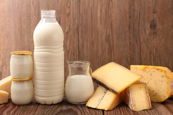 Productos lácteos surtidos — Foto de Stock