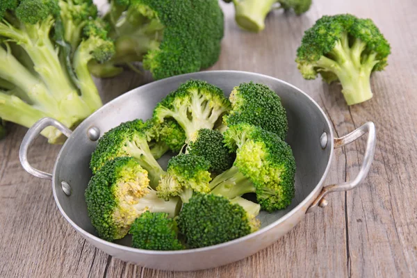 Broccoli freschi crudi — Foto Stock