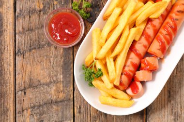 sosis ve patates kızartması