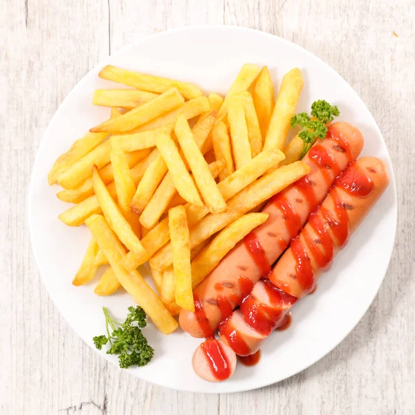 Salsicce e patatine fritte — Foto Stock