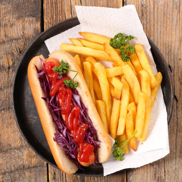 Hot dog con patatine fritte — Foto Stock