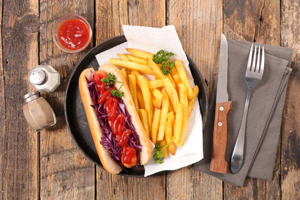 Hot dog con papas fritas —  Fotos de Stock