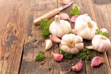 garlic bulbs and cloves clipart