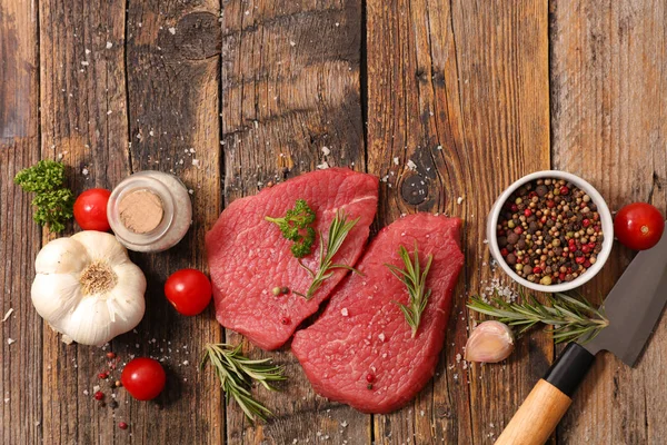 Raw beef steaks — Stock Photo, Image